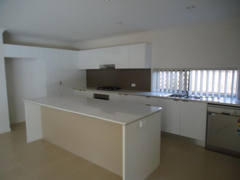 105 Central Green Dr, Narangba QLD 4504