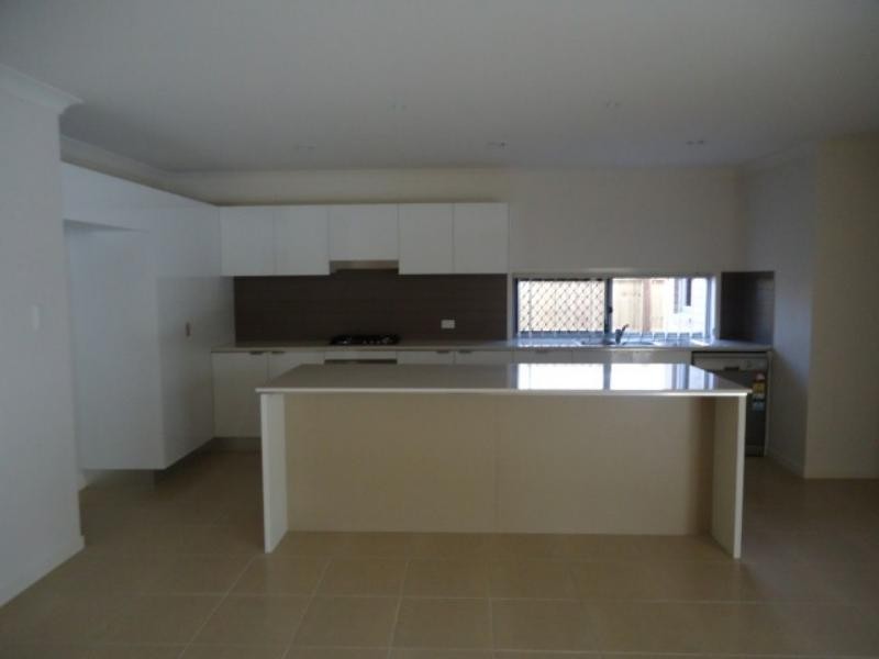 105 Central Green Dr, Narangba QLD 4504