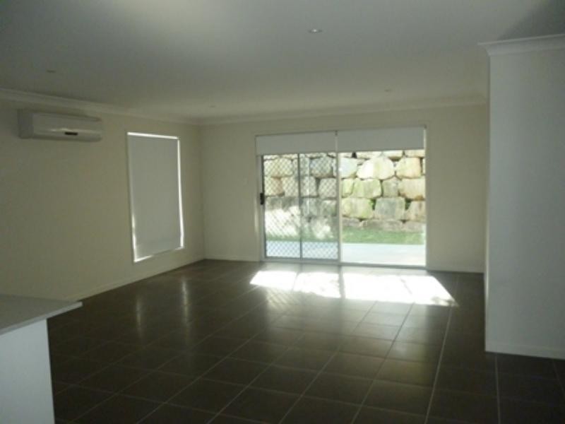 9 Lucy  Ct, Augustine Heights QLD 4300