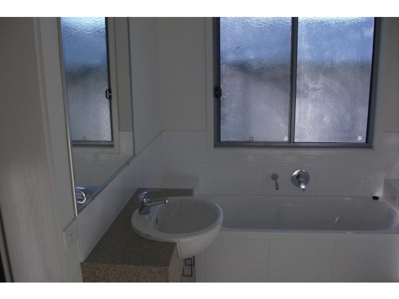 2/20 Wollumbin  Cres, Waterford QLD 4133