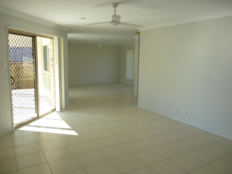 9 Renee St, Redbank Plains QLD 4301