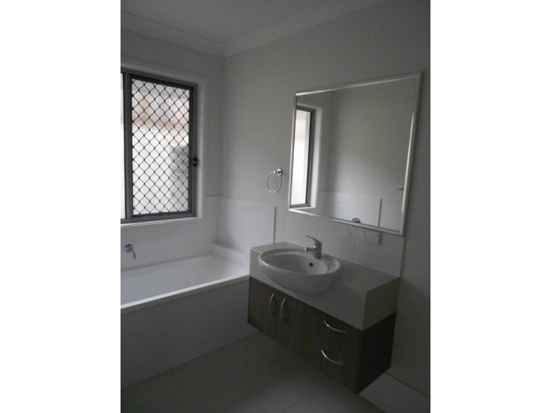 19 Stanbury Dr, Goodna QLD 4300