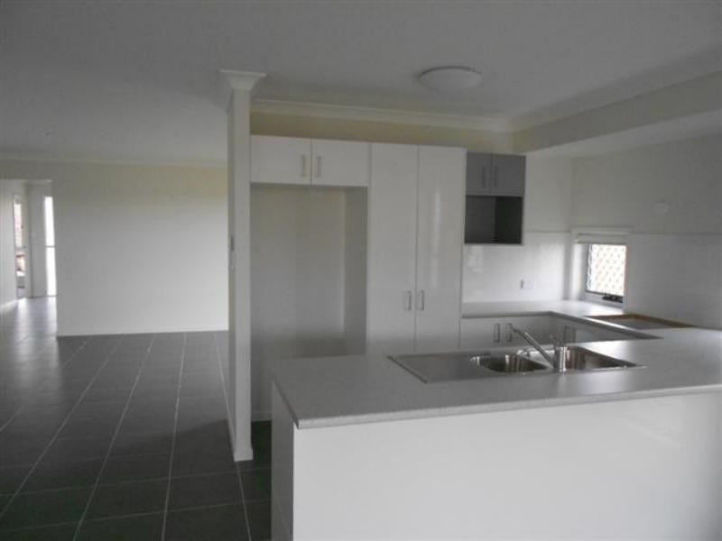 8 McGuigan Ct, Goodna QLD 4300