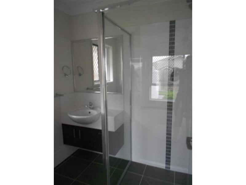 8 McGuigan Ct, Goodna QLD 4300
