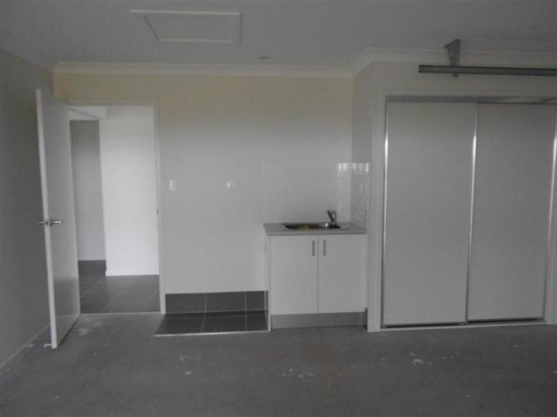 8 McGuigan Ct, Goodna QLD 4300