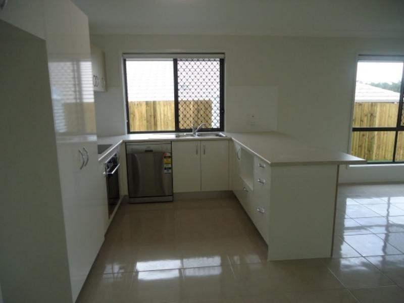 34 Hume Cct, Warner QLD 4500