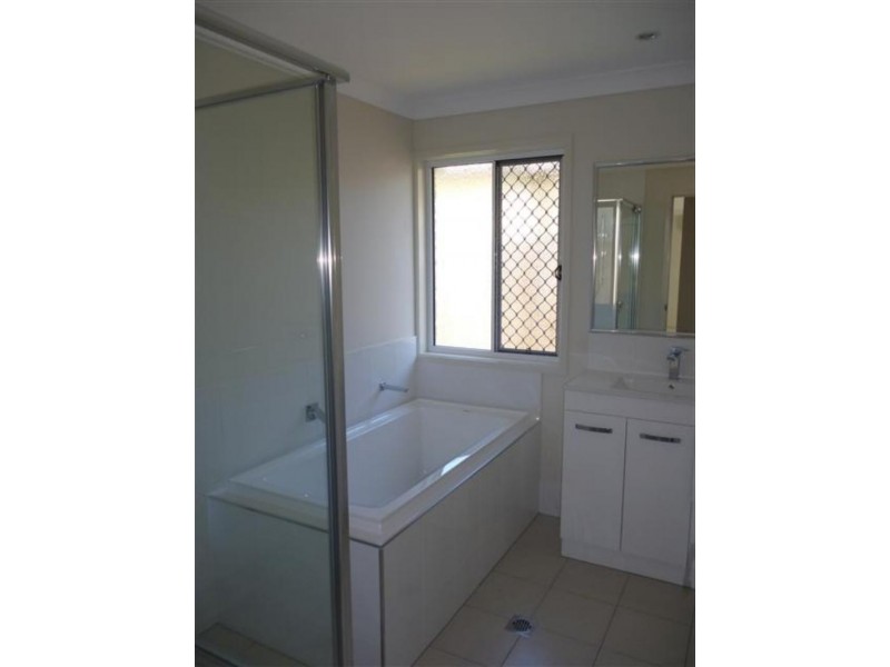 7 Lucy Ct, Augustine Heights QLD 4300