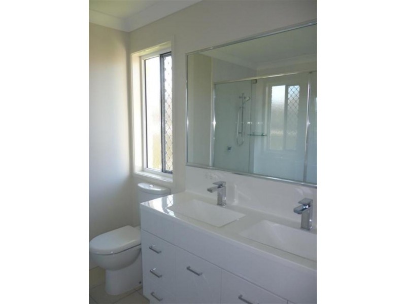 7 Lucy Ct, Augustine Heights QLD 4300