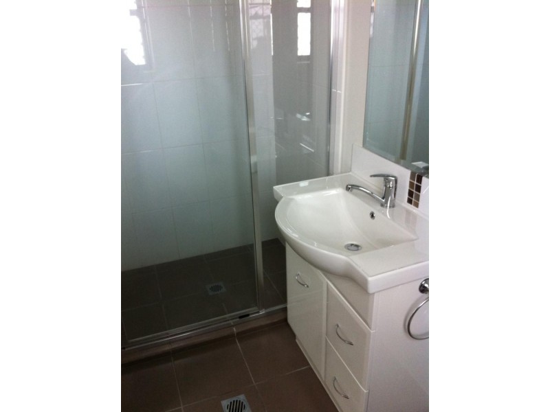 2/18 Frankland Ave, Waterford QLD 4133