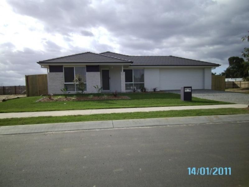 24 Adams St, Beachmere QLD 4510