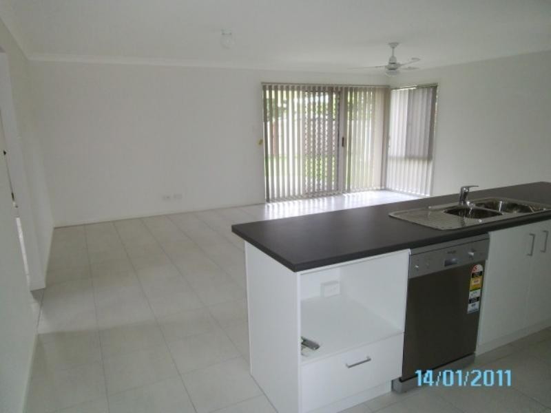 24 Adams St, Beachmere QLD 4510