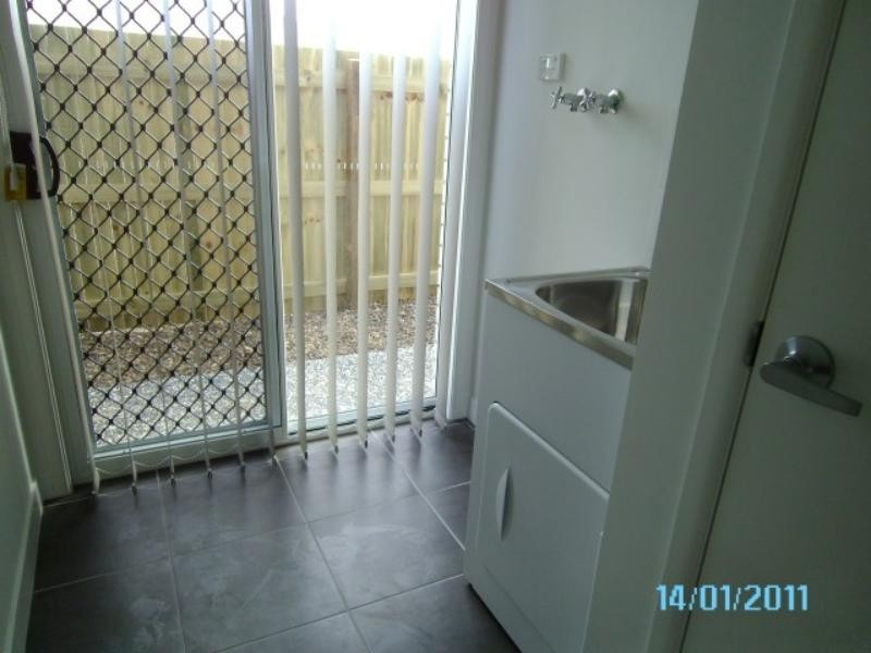 24 Adams St, Beachmere QLD 4510