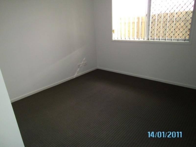 24 Adams St, Beachmere QLD 4510