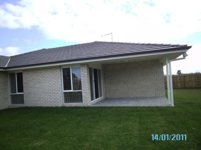 24 Adams St, Beachmere QLD 4510