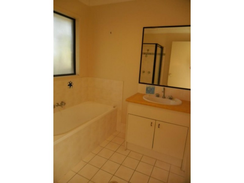 72 Leo Lindo  Dr, Shailer Park QLD 4128