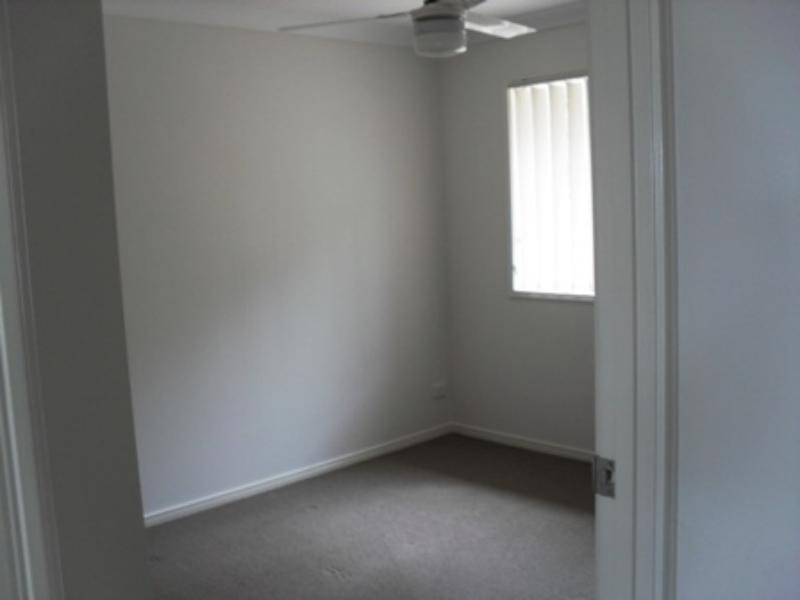 36 Wellers St, Pacific Pines QLD 4211