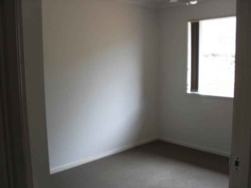 36 Wellers St, Pacific Pines QLD 4211