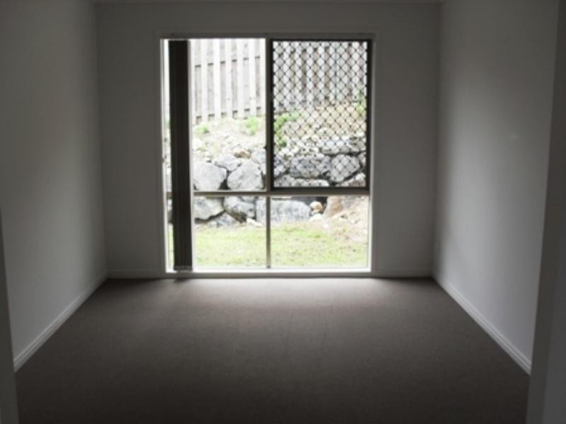 36 Wellers St, Pacific Pines QLD 4211