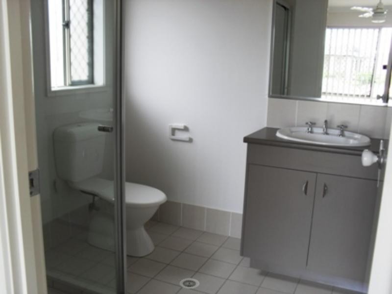 36 Wellers St, Pacific Pines QLD 4211