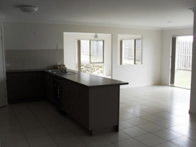 36 Wellers St, Pacific Pines QLD 4211