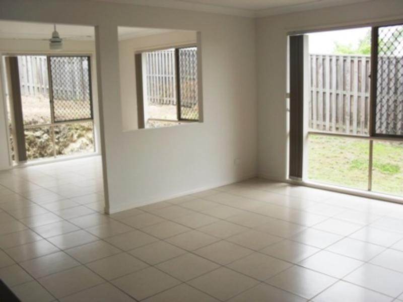 36 Wellers St, Pacific Pines QLD 4211