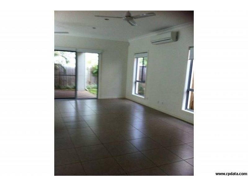 9/16-18 Geoff Wolter  Dr, Molendinar QLD 4214
