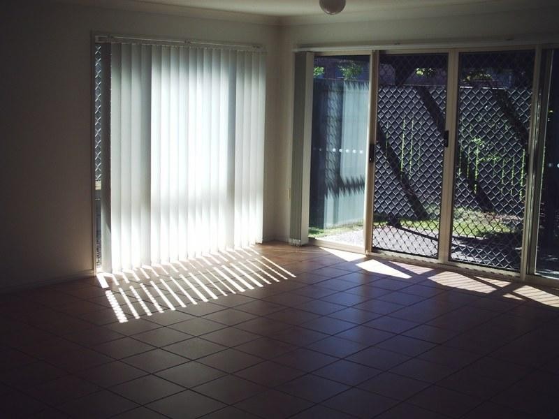 20 Magnolia  Gr, Robertson QLD 4109