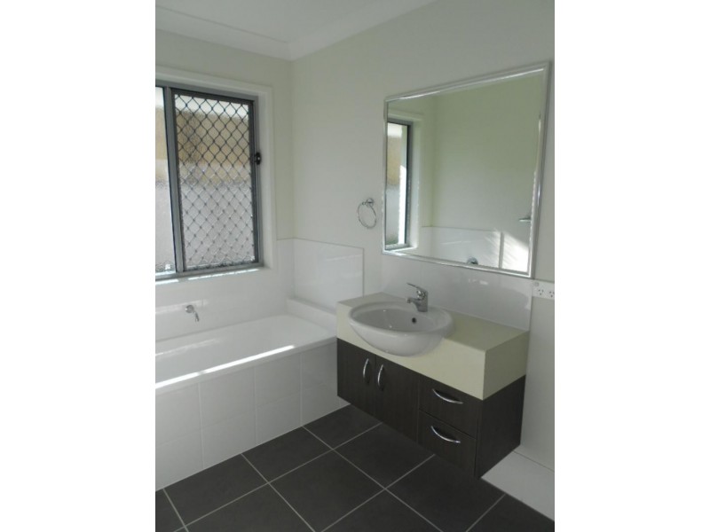 5 Carnell  St, Goodna QLD 4300