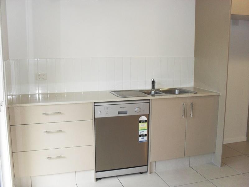 13/446 Pine Ridge Rd, Coombabah QLD 4216