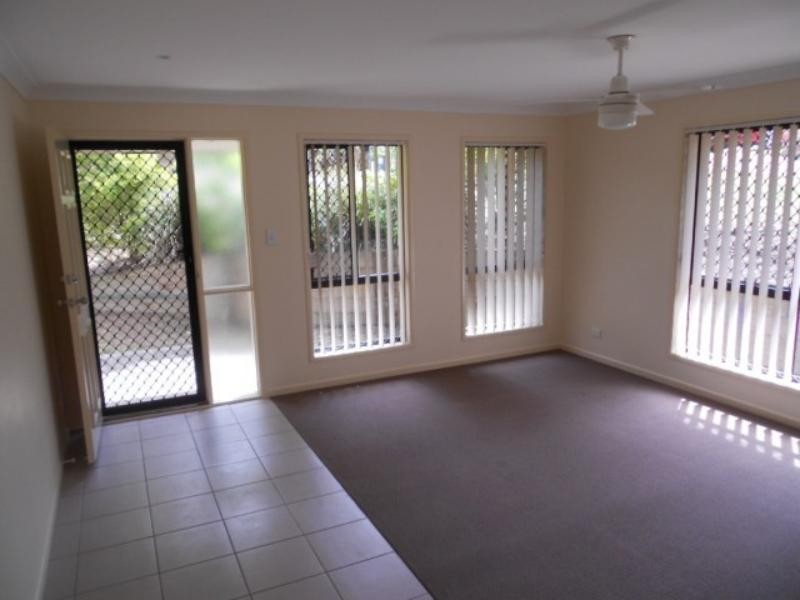 5 Emily  Pl, Sumner QLD 4074