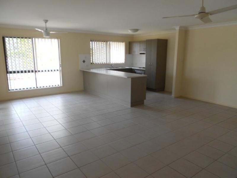5 Emily  Pl, Sumner QLD 4074