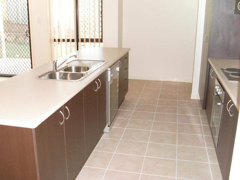 21 Emily Pl, Sumner QLD 4074