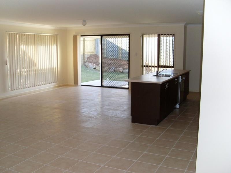 21 Emily Pl, Sumner QLD 4074