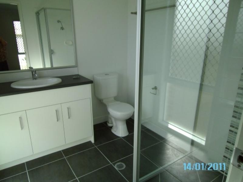 42 Adam St, Beachmere QLD 4510