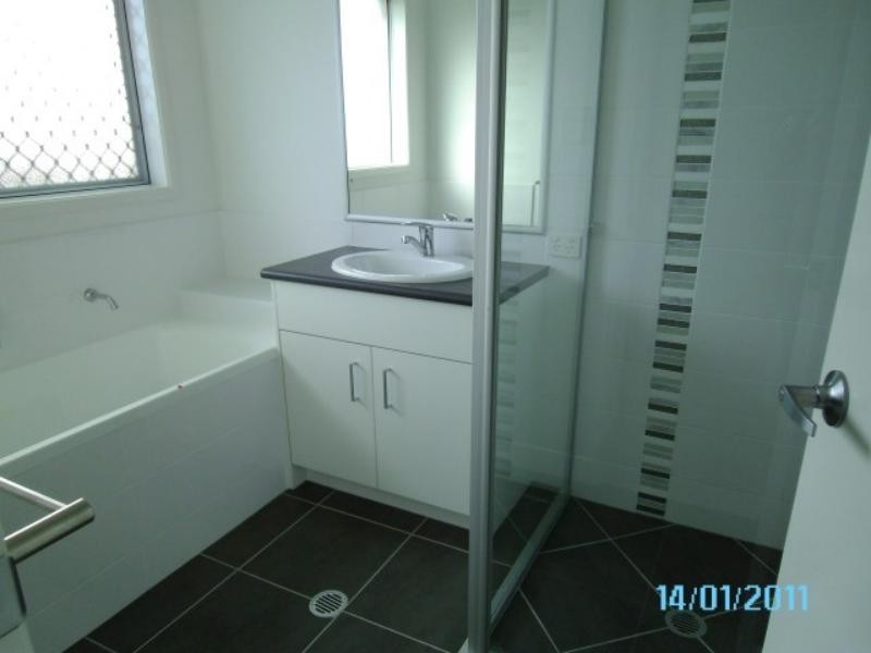 42 Adam St, Beachmere QLD 4510