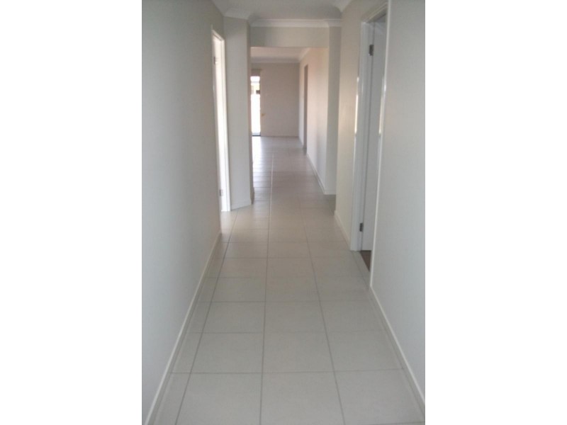 8 Crestwood St, Bahrs Scrub QLD 4207