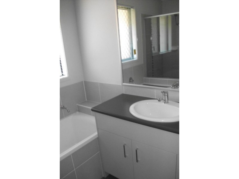 8 Crestwood St, Bahrs Scrub QLD 4207