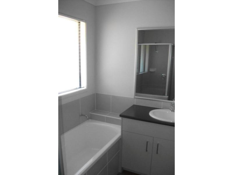 8 Crestwood St, Bahrs Scrub QLD 4207