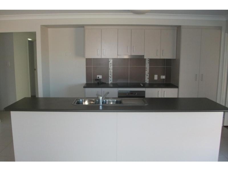 8 Crestwood St, Bahrs Scrub QLD 4207