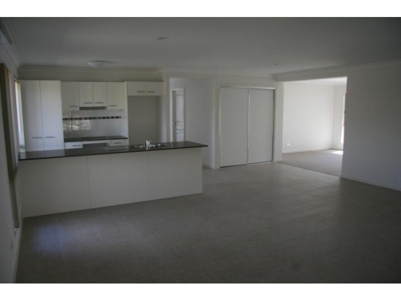 52 Bella  Bvd, Willow Vale QLD 4209
