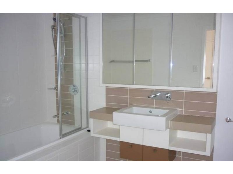 3/446-448 Pine Ridge Rd, Coombabah QLD 4216