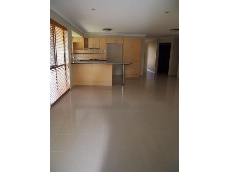 4/161 Colburn  Ave, Victoria Point QLD 4165