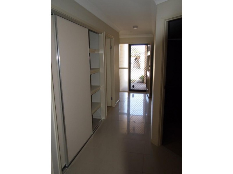 4/161 Colburn  Ave, Victoria Point QLD 4165