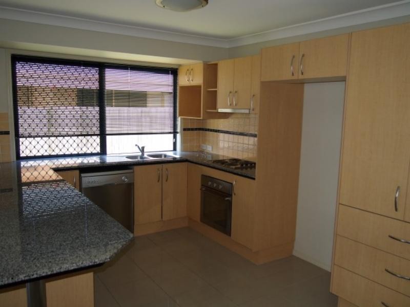 4/161 Colburn  Ave, Victoria Point QLD 4165