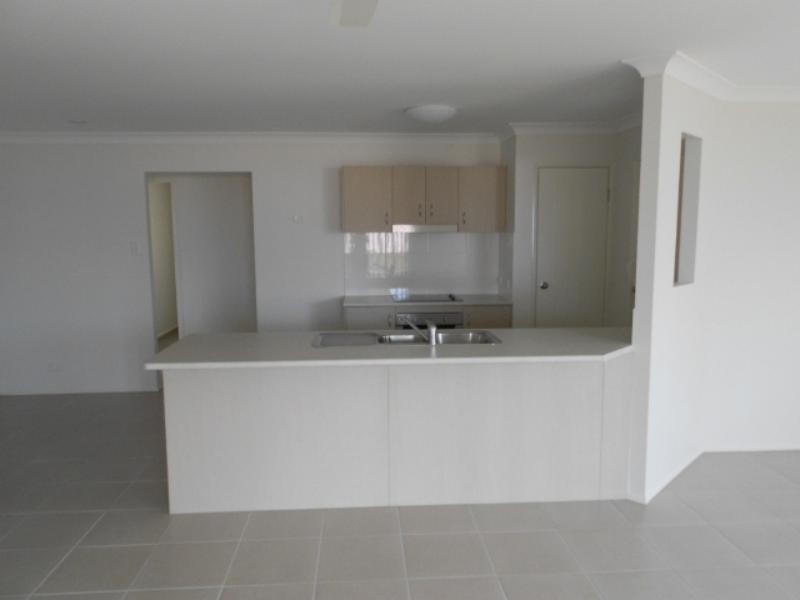 6 Renee St, Redbank Plains QLD 4301