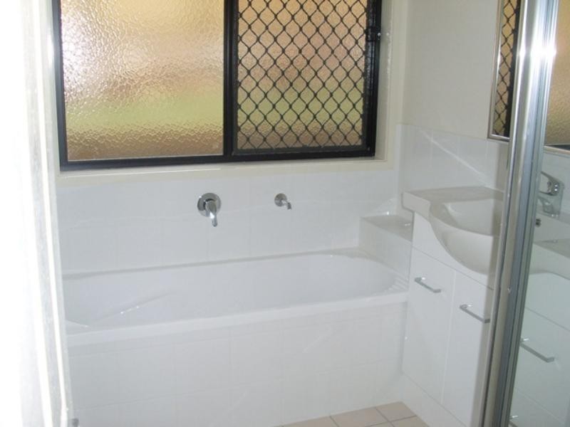 9 Salomon Ct, Goodna QLD 4300
