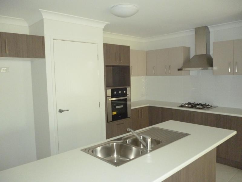 73 Fred Pham Cres, Doolandella QLD 4077