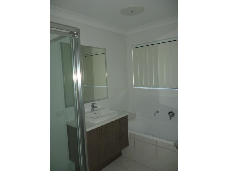 73 Fred Pham Cres, Doolandella QLD 4077