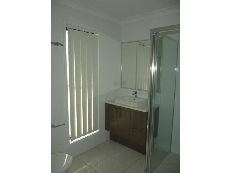 73 Fred Pham Cres, Doolandella QLD 4077