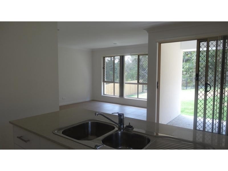 8 Blackstump Ct, Gilston QLD 4211